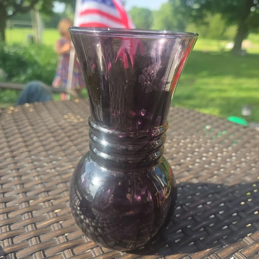 Vintage Indiana Glass Vase Purple Amethyst Plum Swirl W/Center Rings ~6.5